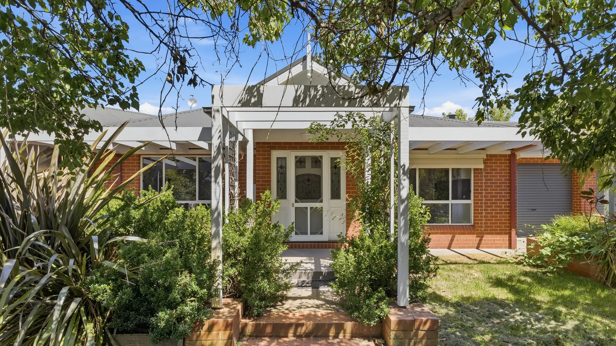 Exceptional Waldara living on one acre with premium entertaining