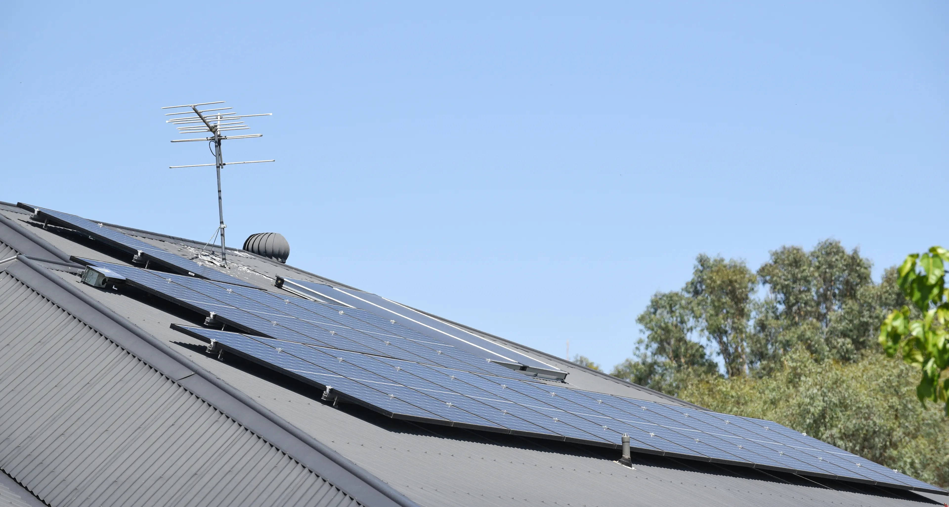 Rooftop rebates welcome, but transmission line fight rages on: Nats