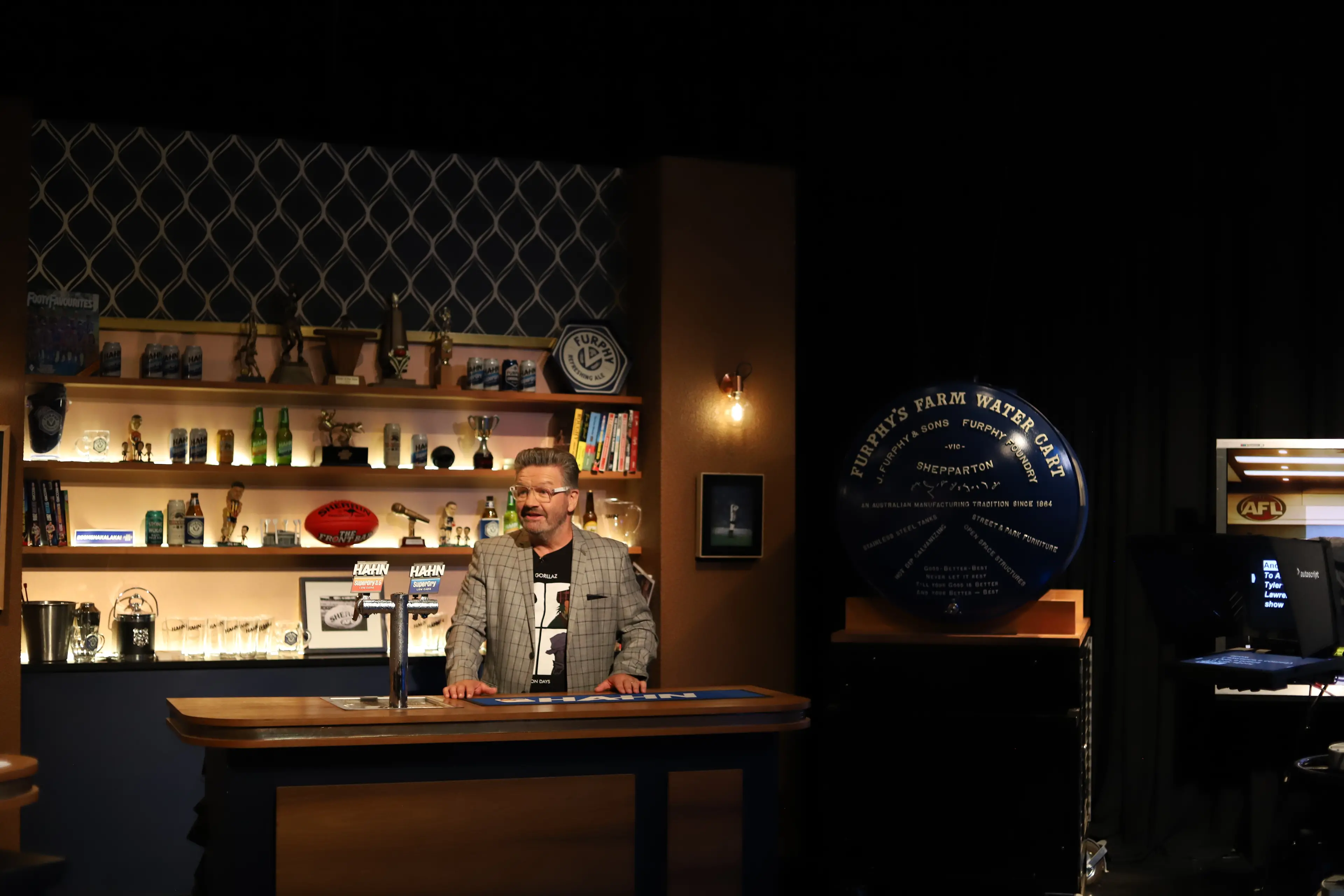<p>ALL THE LAUGHS: Lawrence Mooney is bringing to life some iconic characters for an hour plus of great laughs at the \\u2018The Full Moon Party\\u2019.</p>\\n