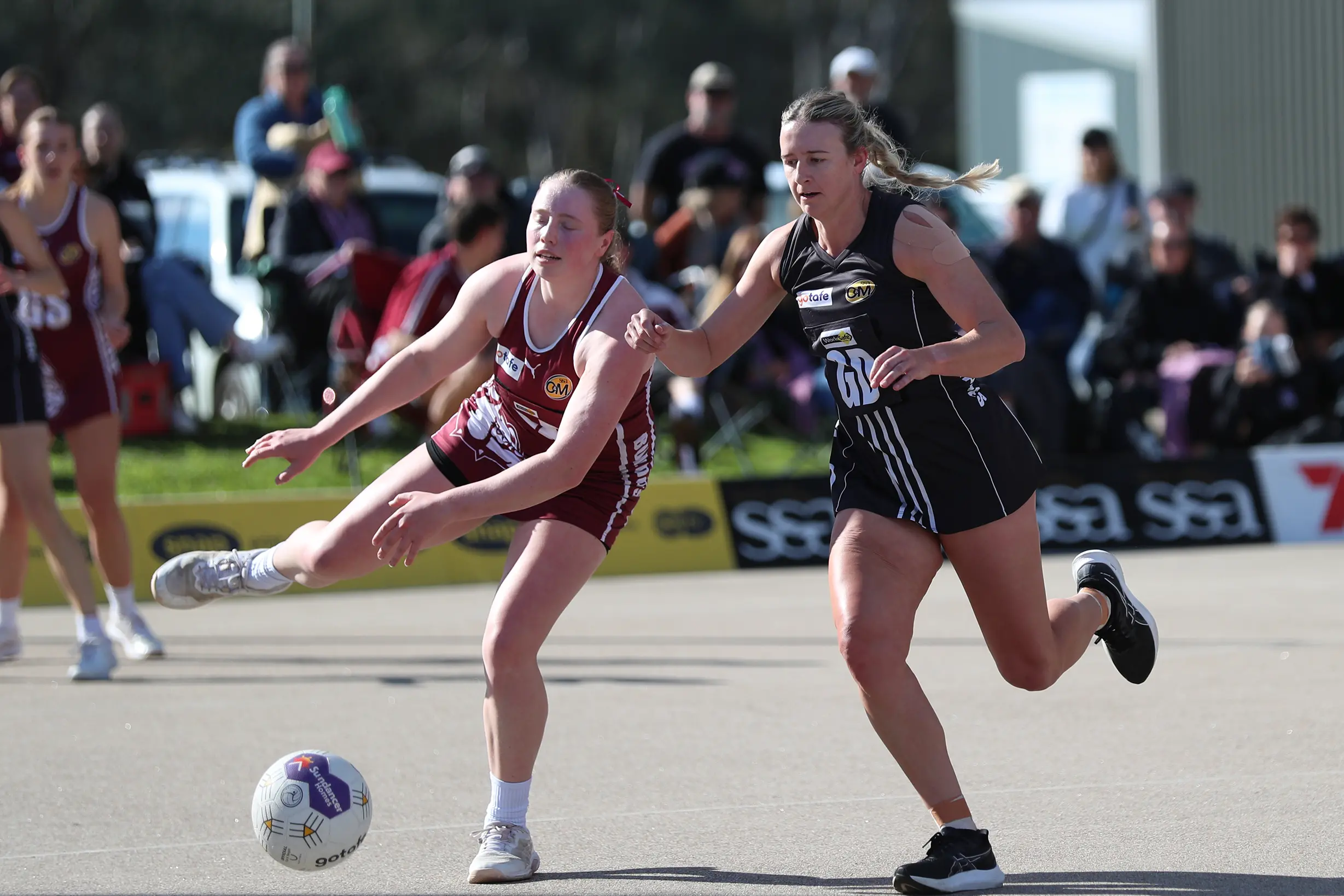 <p>THE EYES HAVE IT: Magpie defender Hannah Grady and her defensive cohort face a big challenge against the Hoppers attack this weekend. PHOTO: Melissa Beattie</p>\\n