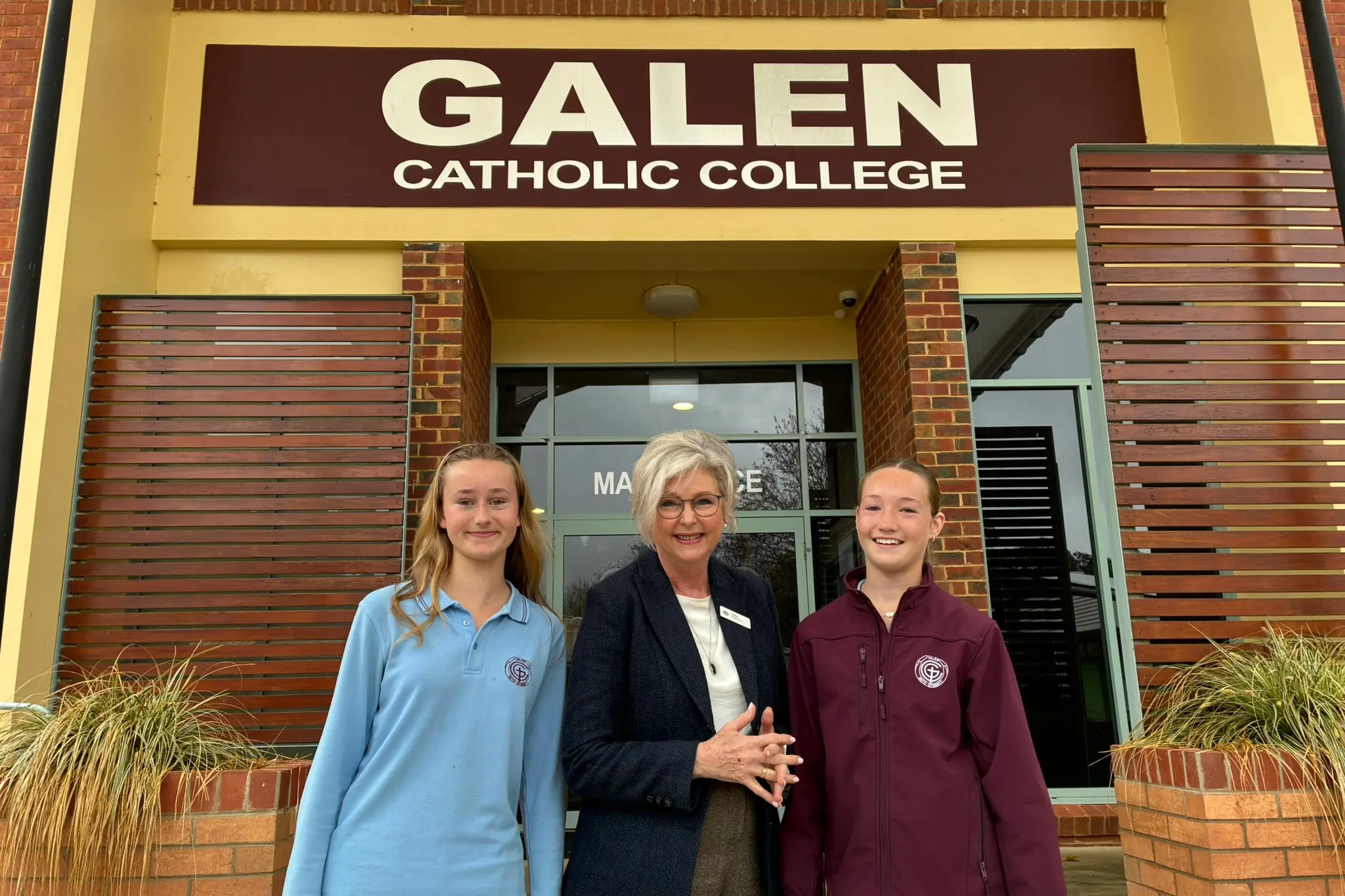 <p>YOUNG VOICES HEARD: Galen Catholic College year 8 students, including (left) Rosie Edwards (14) and (right) Charlotte McMahon (14), received a visit from Independent Indi MP Helen Haines on Tuesday to hear about politics, the role of a federal MP and how Dr Haines represents the local community in parliament. PHOTOS: Jordan Duursma </p>\\n