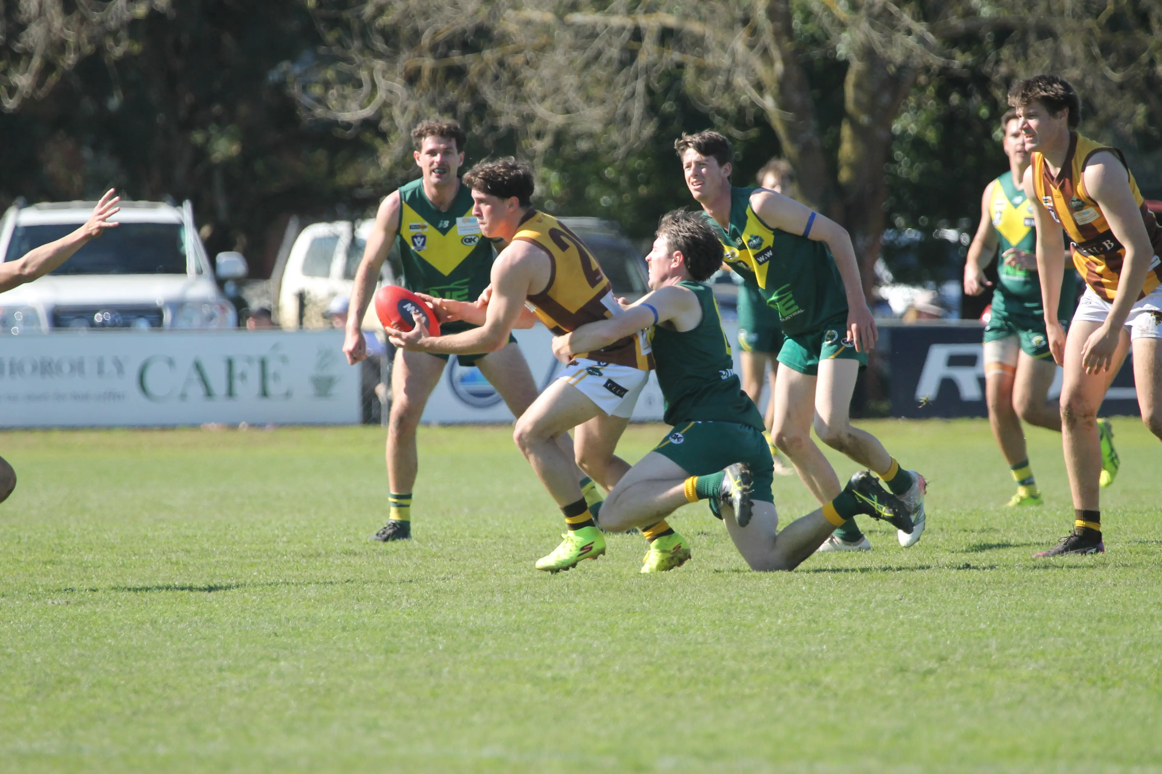 <p>FLYING HIGH: Zak Sartore and the Hawks will look to use their momentum when they take on Whorouly in this weekend\\'s senior preliminary final. PHOTO: Nathan de Vries</p>\\n