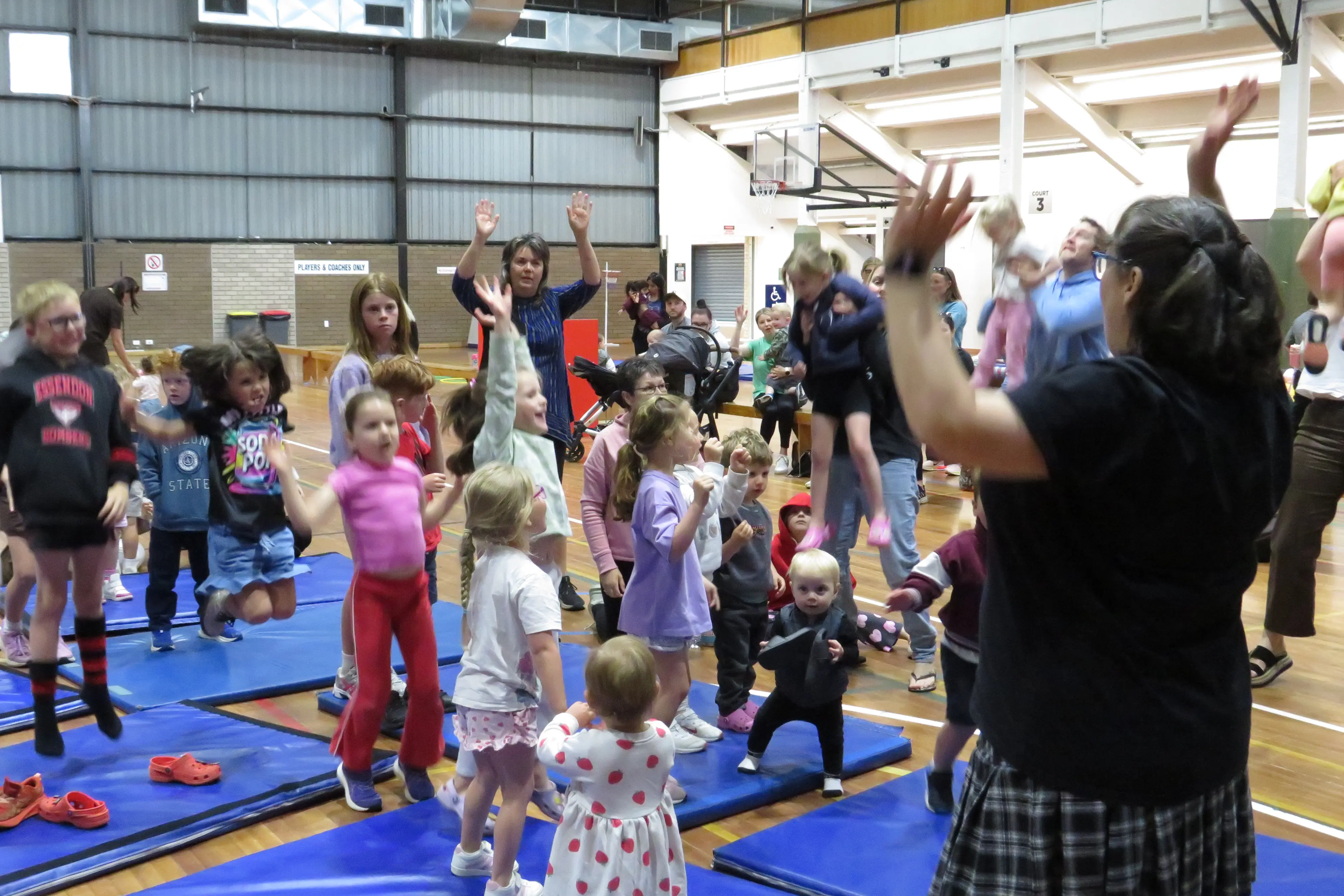 <p>FUN FOR ALL AGES: Wangaratta Library\\'s Tanya Hopper leads the gathering in some activity-laden rhymes at the stadium.                          </p>\\n