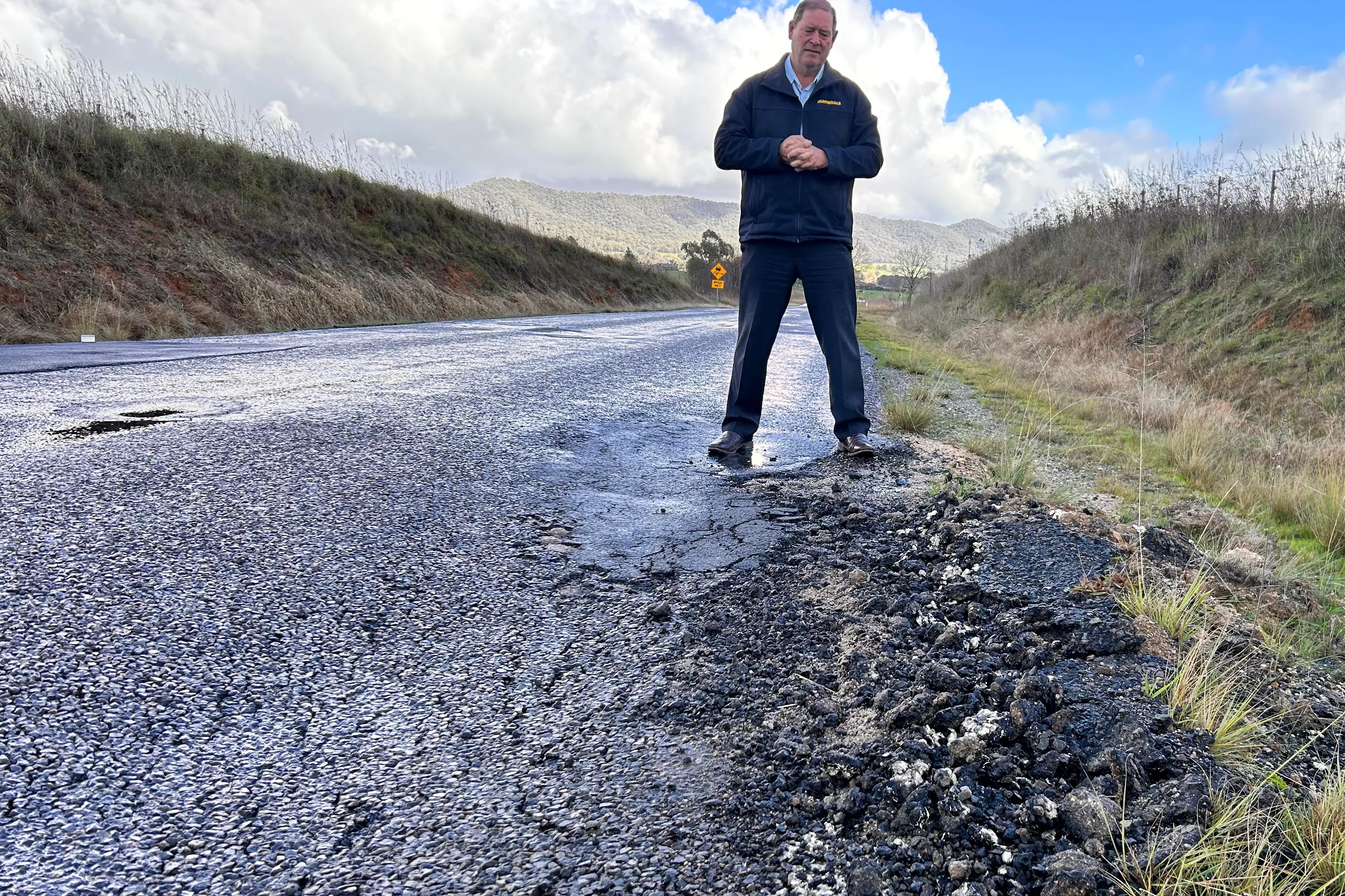 <p>*ROUGH ROADS: A new report has found more than half of the roads in the Hume region are in very poor or poor condition, which has come as no surprise to Ovens Valley MP Tim McCurdy or any road users..</p>\\n