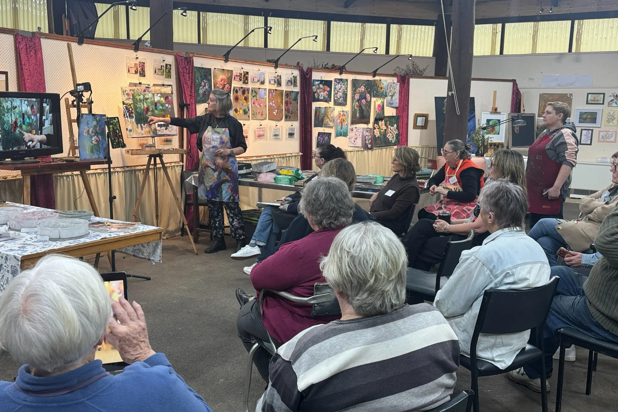 <p>DEVELOPMENT: Stephie Clark demonstrating to a very keen group of artists. PHOTO: Louise Darby-Keith</p>\\n