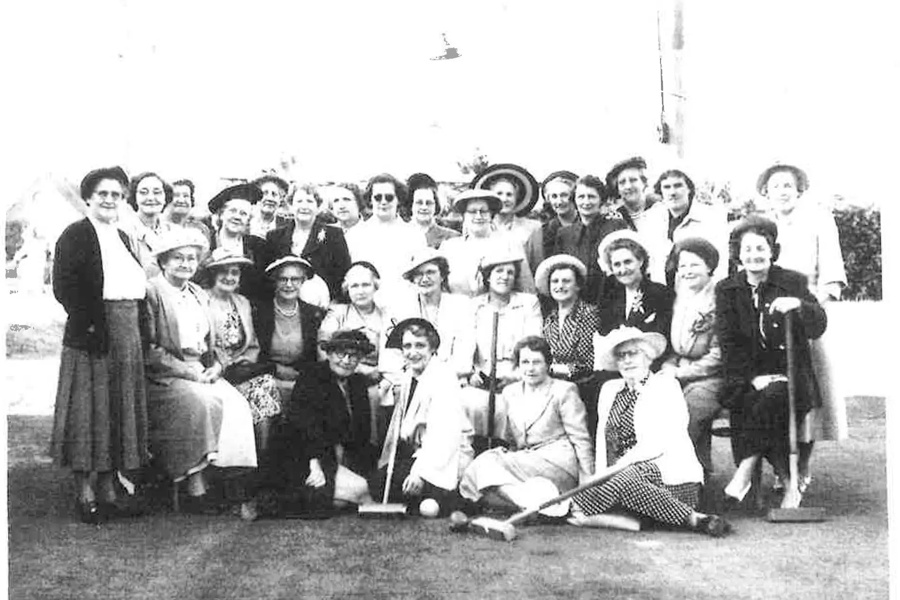 <p>HERITAGE: Wangaratta Croquet Club members, circa 1940s/1950s. </p>\\n