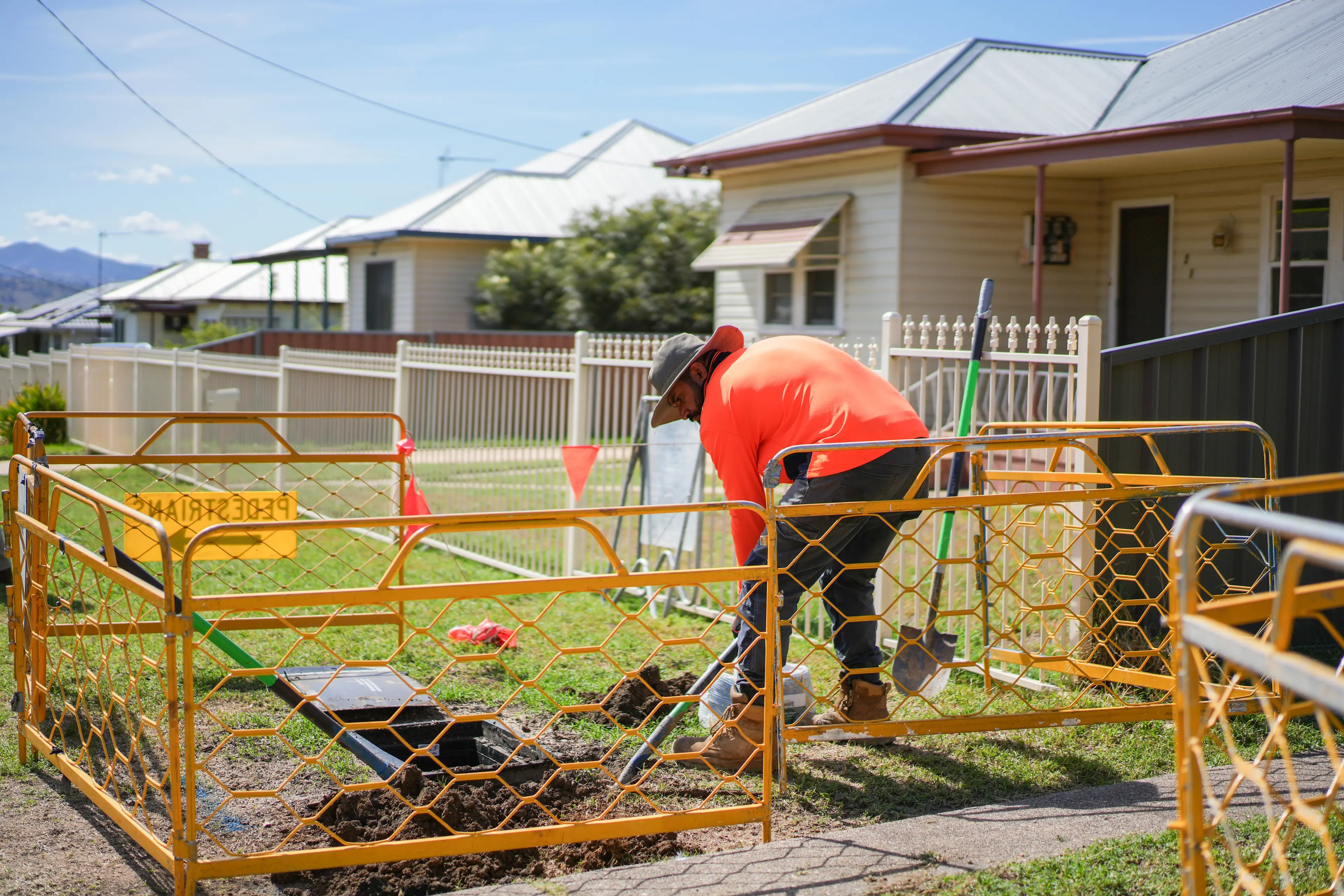 <p>MAKING CONNECTIONS: Construction is underway to expand access to nbn full fibre to around 19,000 homes and businesses across 70 Victorian towns. </p>\\n