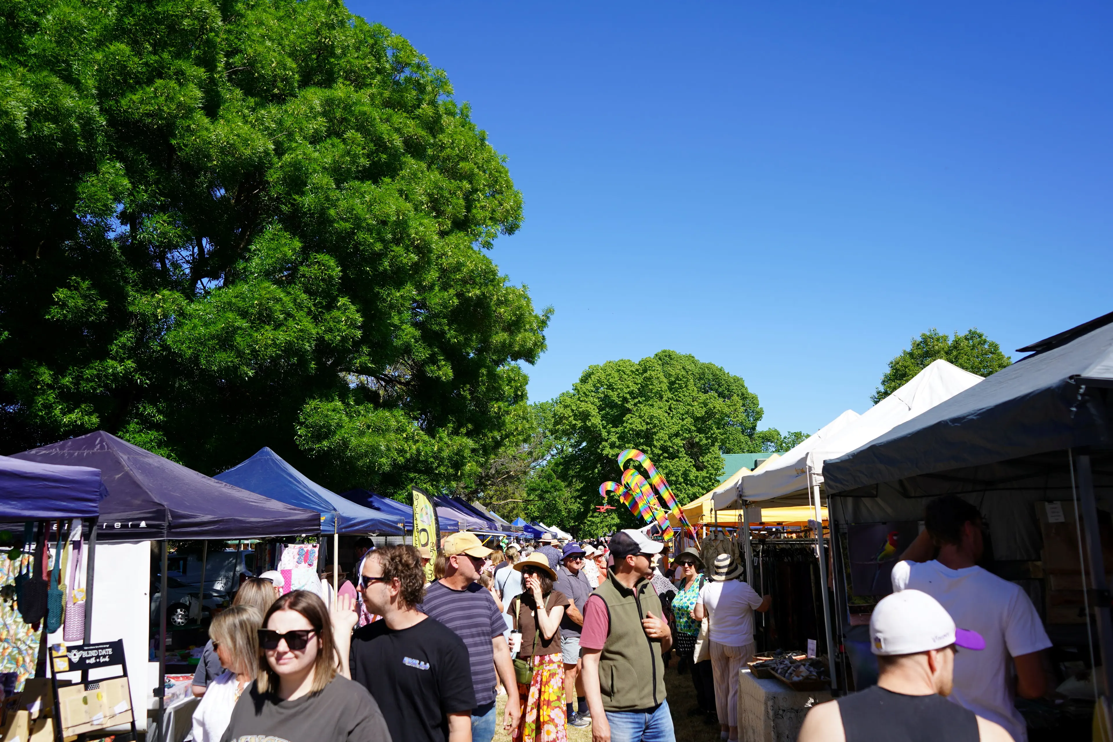 <p>STAY A WHILE: Enjoy a mixed line-up of stallholders and live music at the Oxley Bush Market on Saturday 31 October from 9am to 2:30pm at the Oxley Shire Hall. </p>\\n